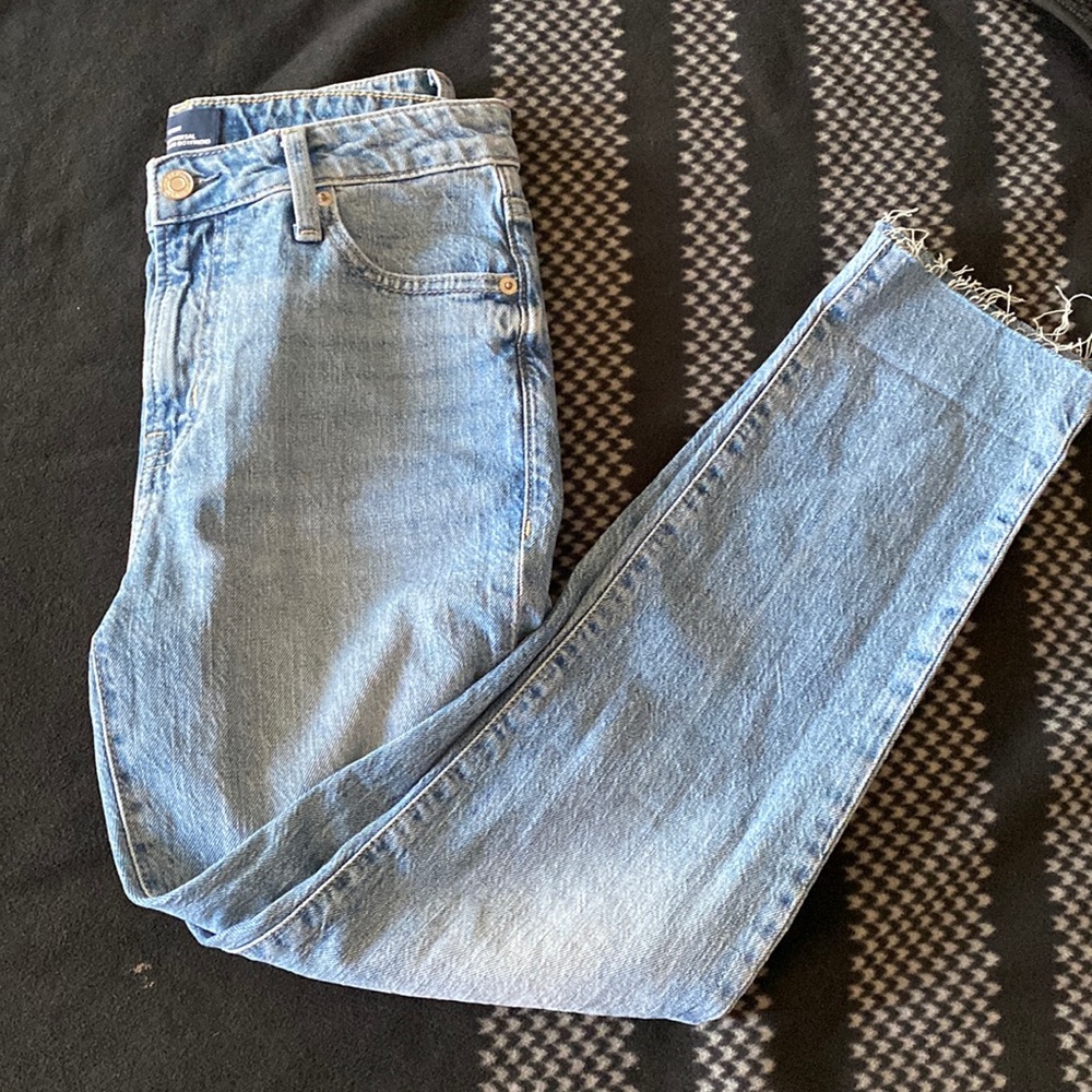 Hello I am selling a Gap Boyfriend jeans! These jeans have never been used!
